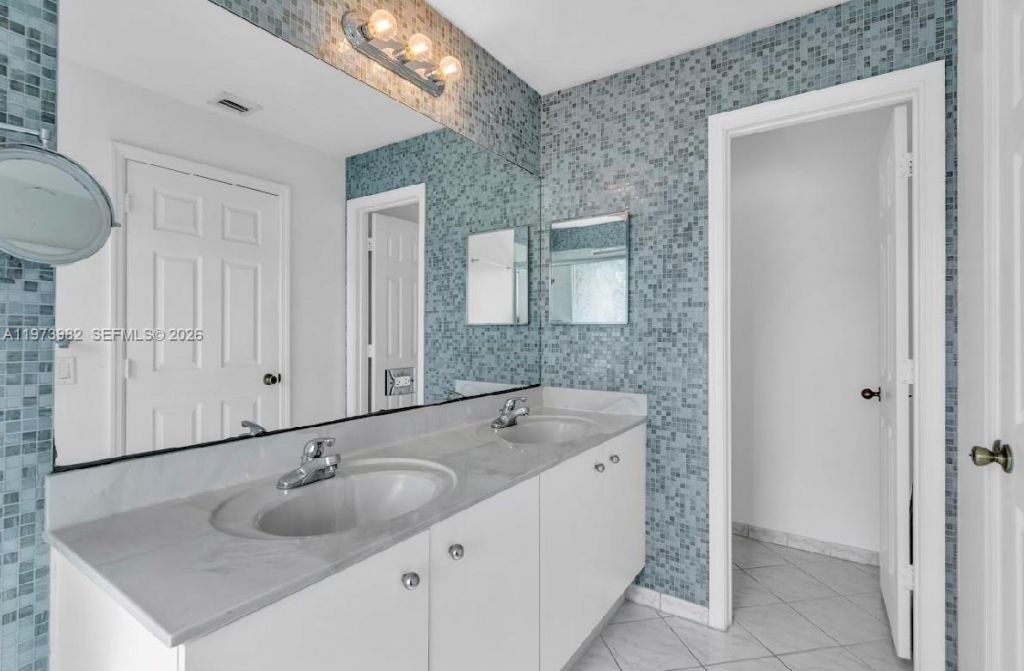 1386 Canary Island Dr , Weston, FL 33327 Photo