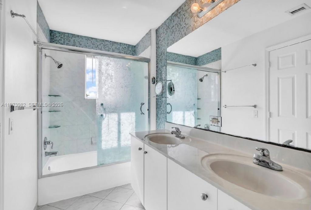 1386 Canary Island Dr , Weston, FL 33327 Photo