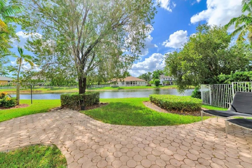 1386 Canary Island Dr , Weston, FL 33327 Photo