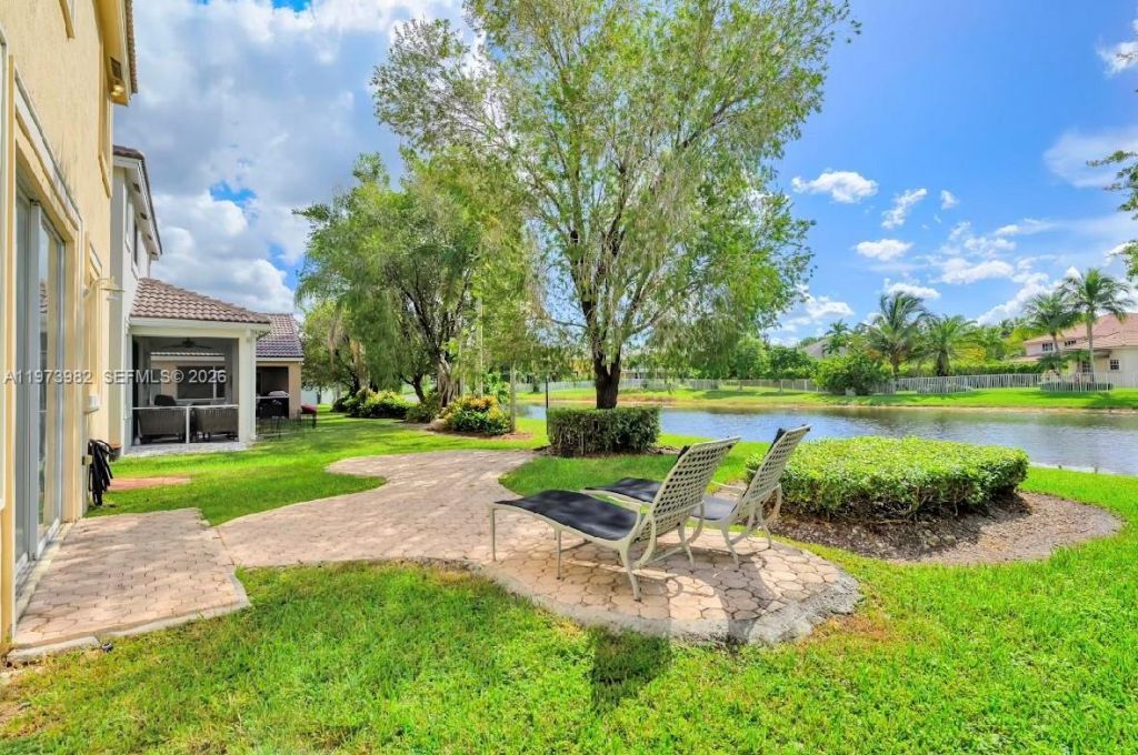 1386 Canary Island Dr , Weston, FL 33327 Photo