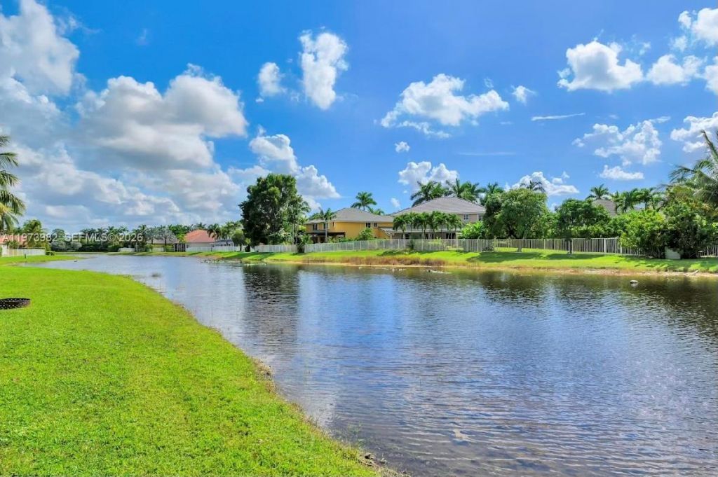 1386 Canary Island Dr , Weston, FL 33327 Photo