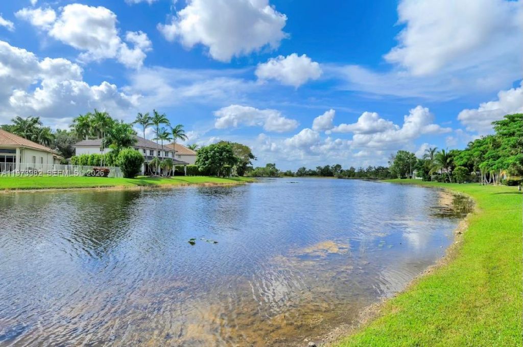 1386 Canary Island Dr , Weston, FL 33327 Photo