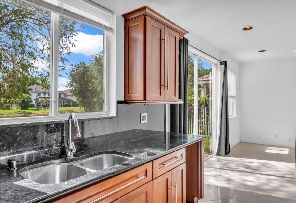 1386 Canary Island Dr , Weston, FL 33327 Photo