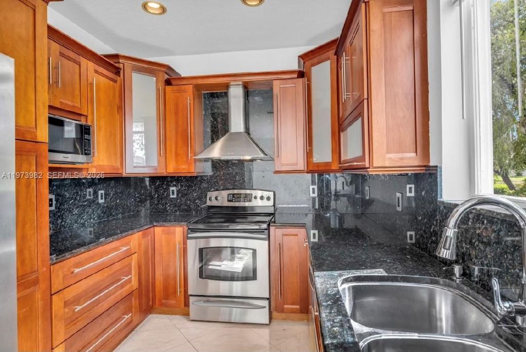 1386 Canary Island Dr , Weston, FL 33327 Photo