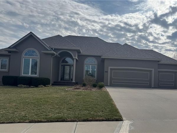 2905 SW Muir Drive, Lee's Summit, MO 64081