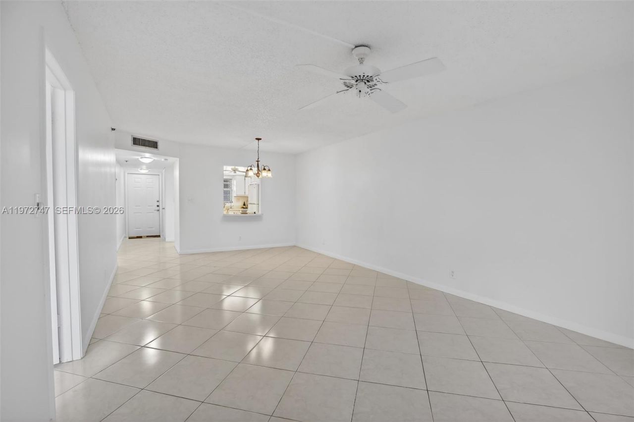 3300 W Rolling Hills Cir, Unit 302, Davie, FL 33328 Photo