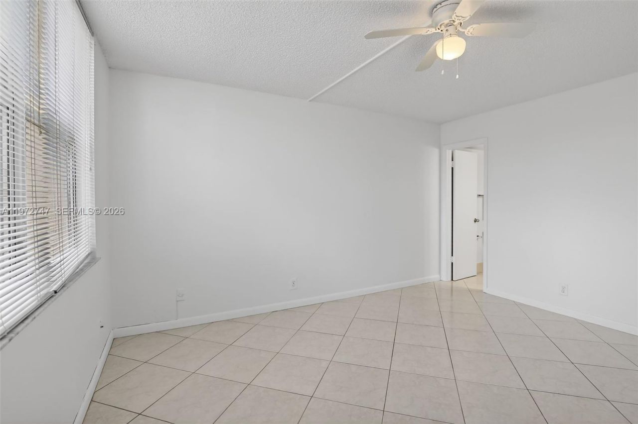3300 W Rolling Hills Cir, Unit 302, Davie, FL 33328 Photo