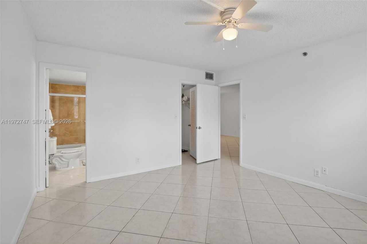 3300 W Rolling Hills Cir, Unit 302, Davie, FL 33328 Photo