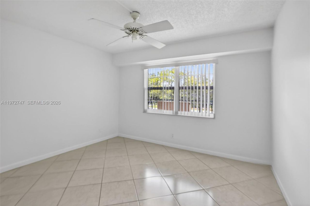 3300 W Rolling Hills Cir, Unit 302, Davie, FL 33328 Photo