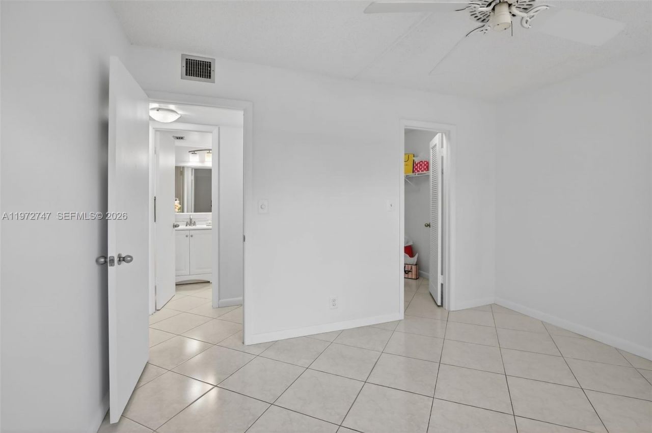 3300 W Rolling Hills Cir, Unit 302, Davie, FL 33328 Photo