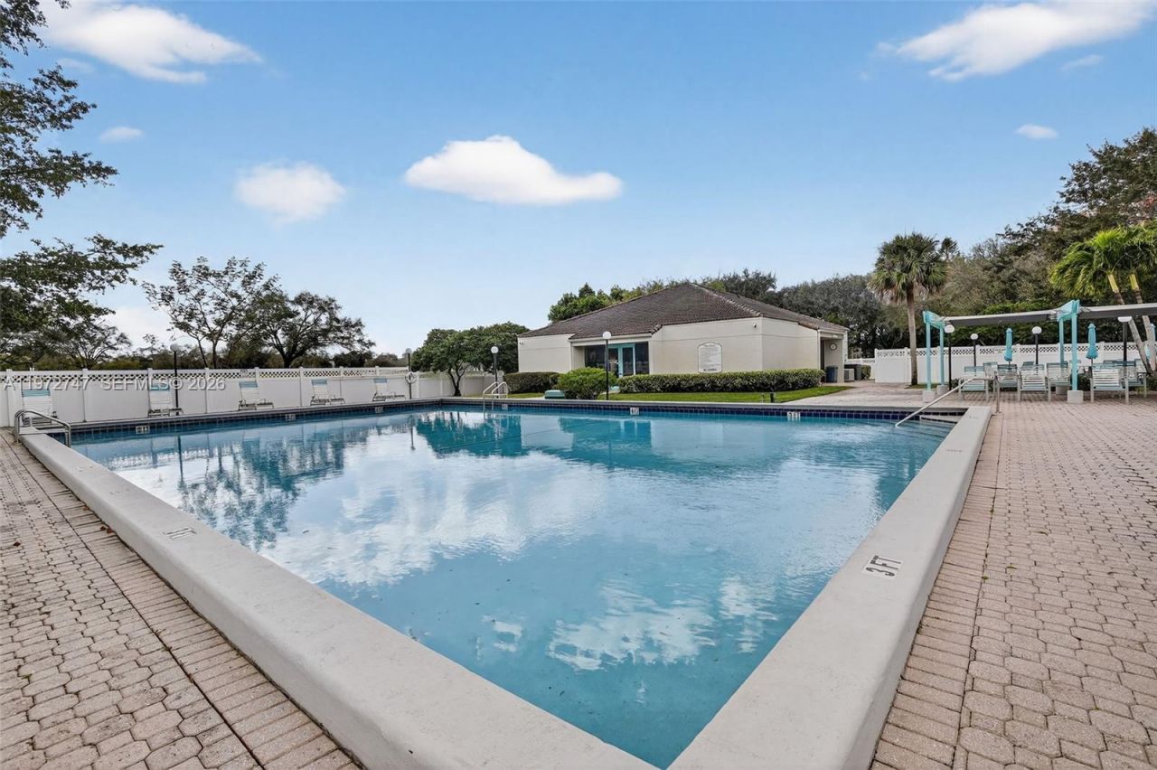 3300 W Rolling Hills Cir, Unit 302, Davie, FL 33328 Photo