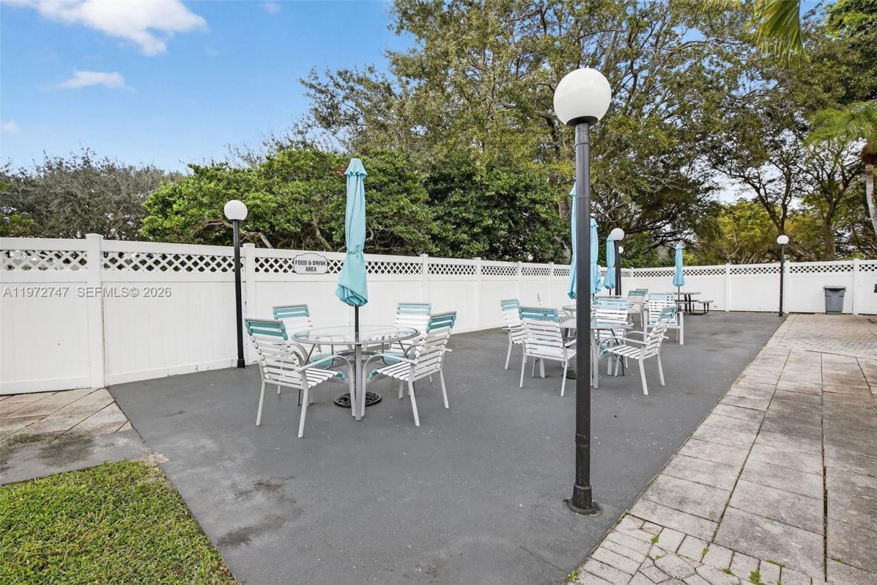 3300 W Rolling Hills Cir, Unit 302, Davie, FL 33328 Photo