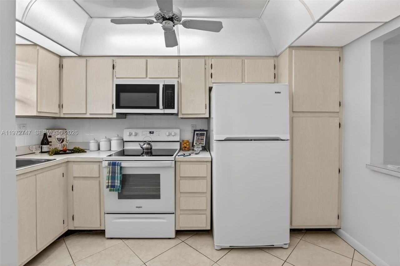 3300 W Rolling Hills Cir, Unit 302, Davie, FL 33328 Photo