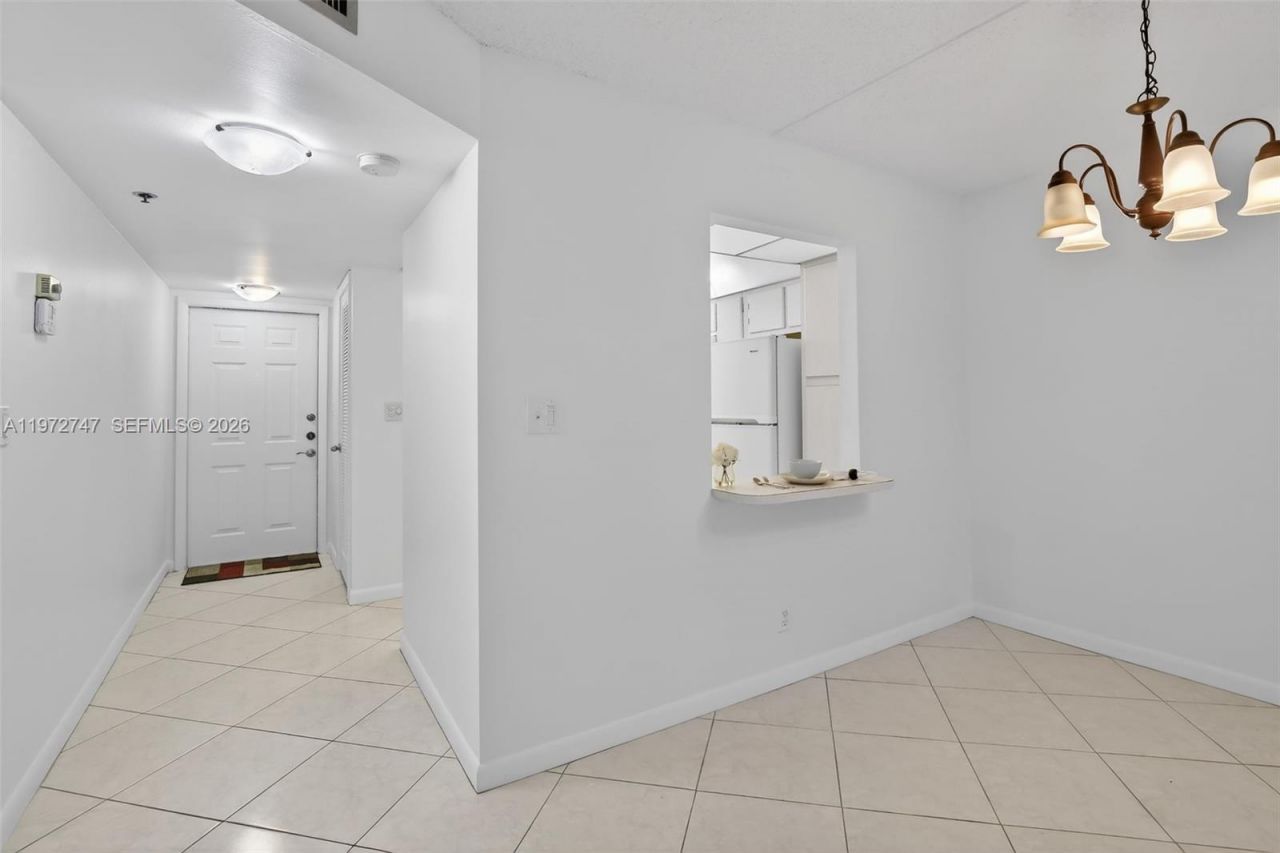 3300 W Rolling Hills Cir, Unit 302, Davie, FL 33328 Photo