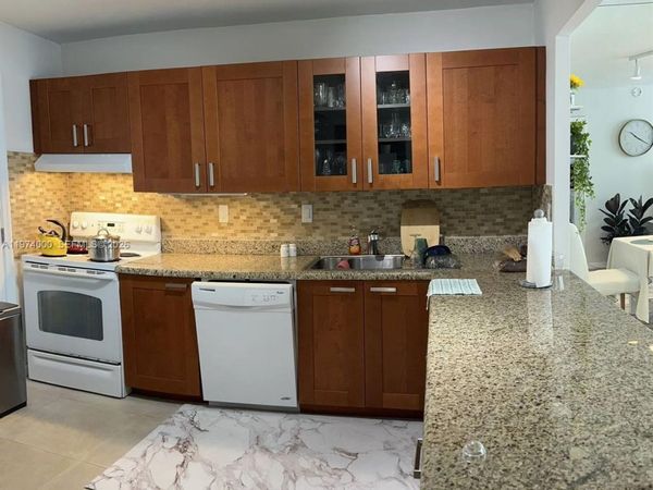 1150 NE 191st St, Unit 34, Miami, FL 33179