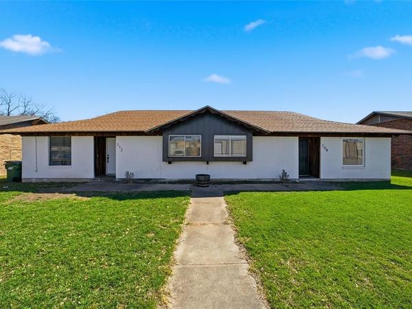 212 Queen Drive , Unit 208-212, Hewitt, TX 76643