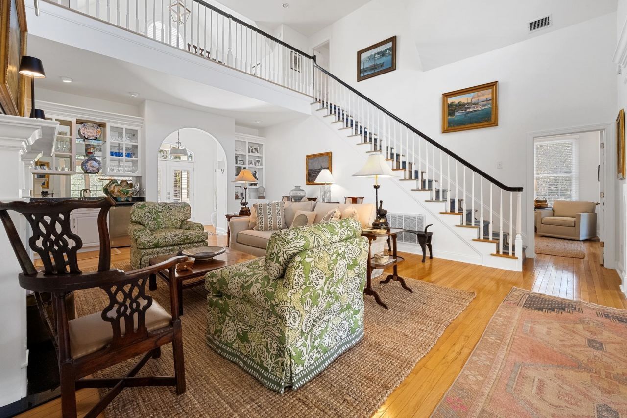 54 Brandon Way  Photo 10