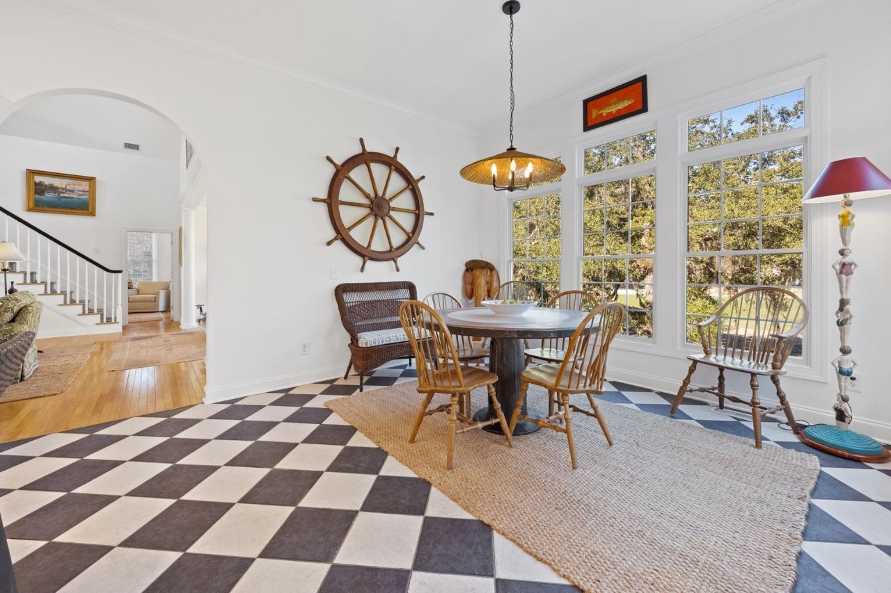 54 Brandon Way  Photo 12