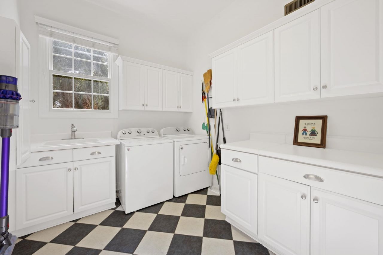 54 Brandon Way  Photo 33