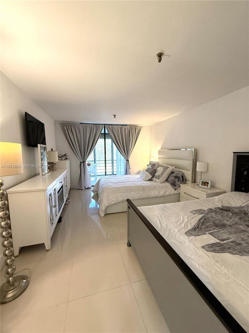 671 NE 195th St, Unit 227-E, Miami, FL 33179 Photo