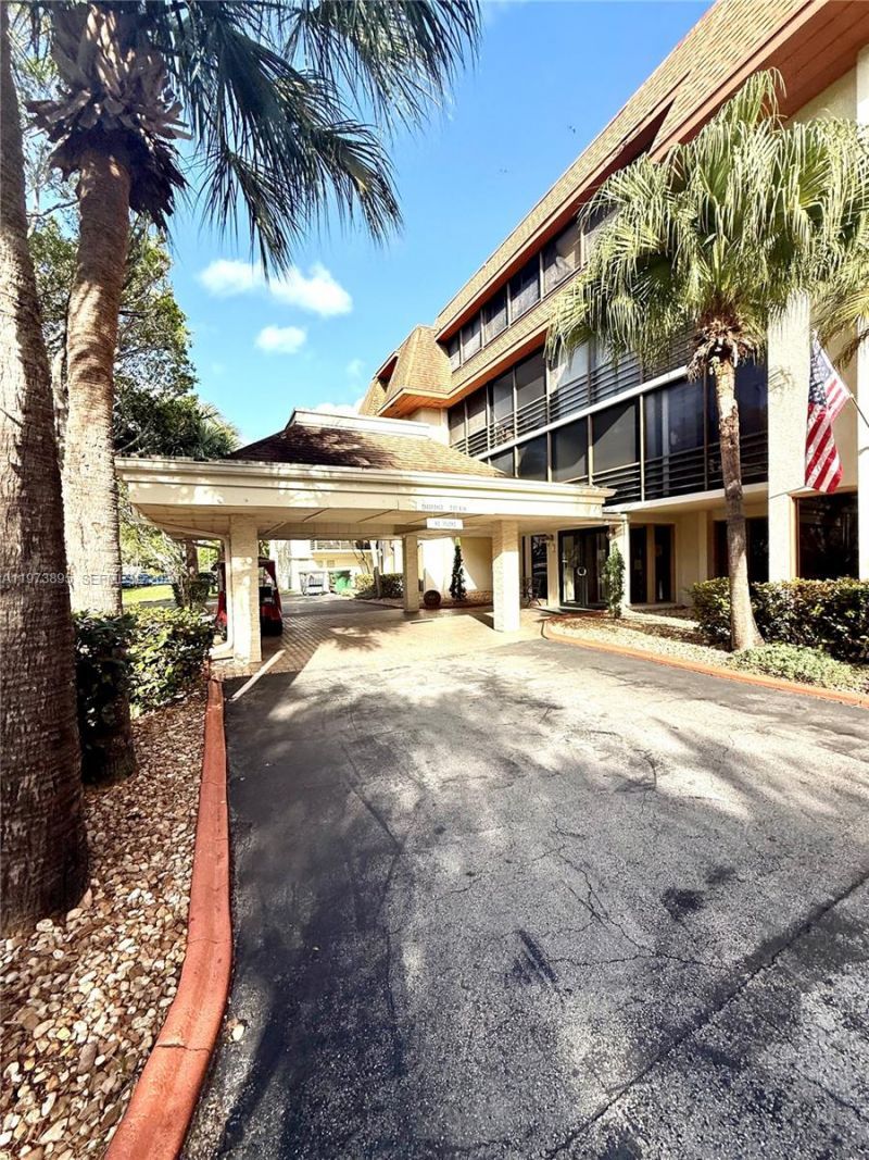 671 NE 195th St, Unit 227-E, Miami, FL 33179 Photo