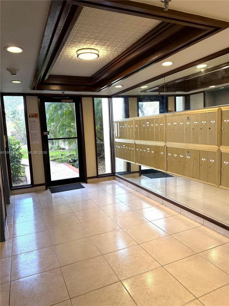 671 NE 195th St, Unit 227-E, Miami, FL 33179 Photo