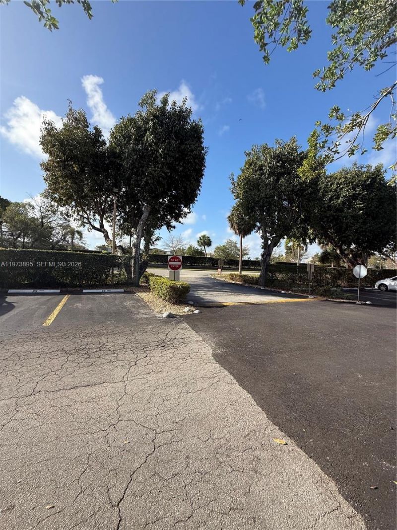 671 NE 195th St, Unit 227-E, Miami, FL 33179 Photo