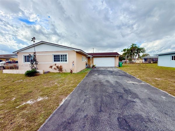 18440 NW 28th Pl , Miami Gardens, FL 33056