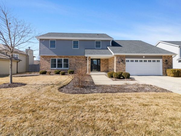 303 Westwood Drive, Shorewood, IL 60404