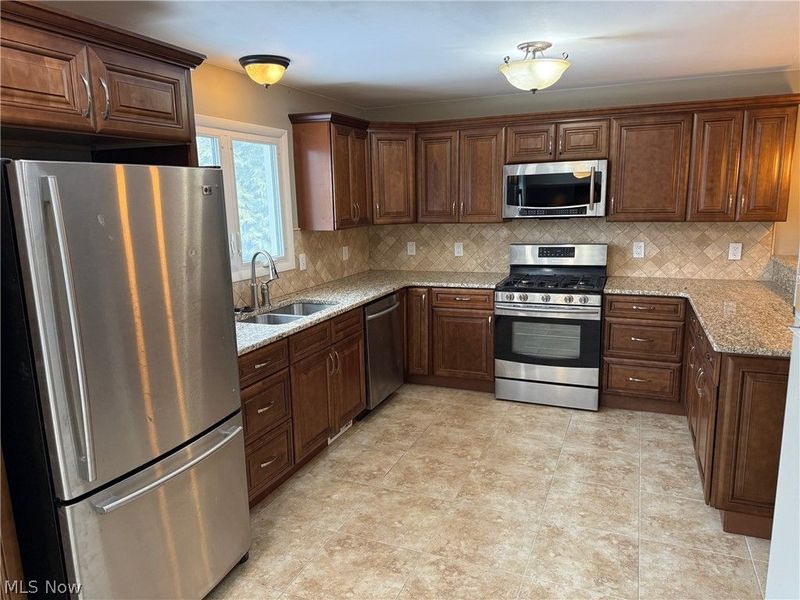 2021 Aldersgate Drive, Lyndhurst, OH 44124 Photo 11