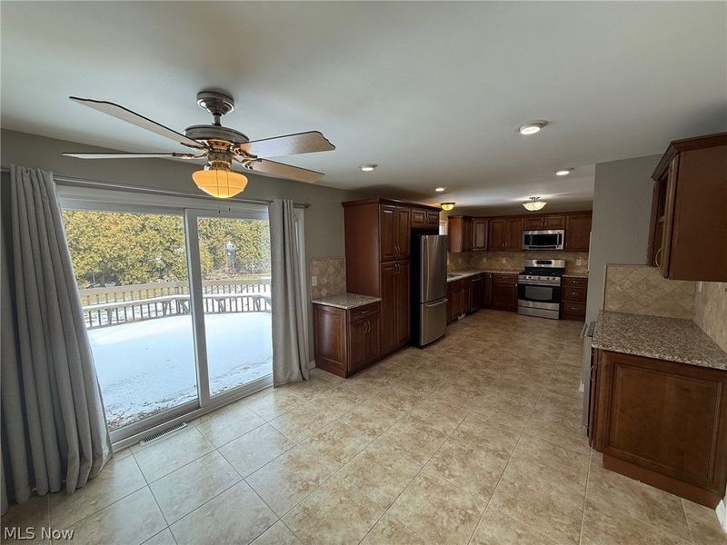 2021 Aldersgate Drive, Lyndhurst, OH 44124 Photo 3