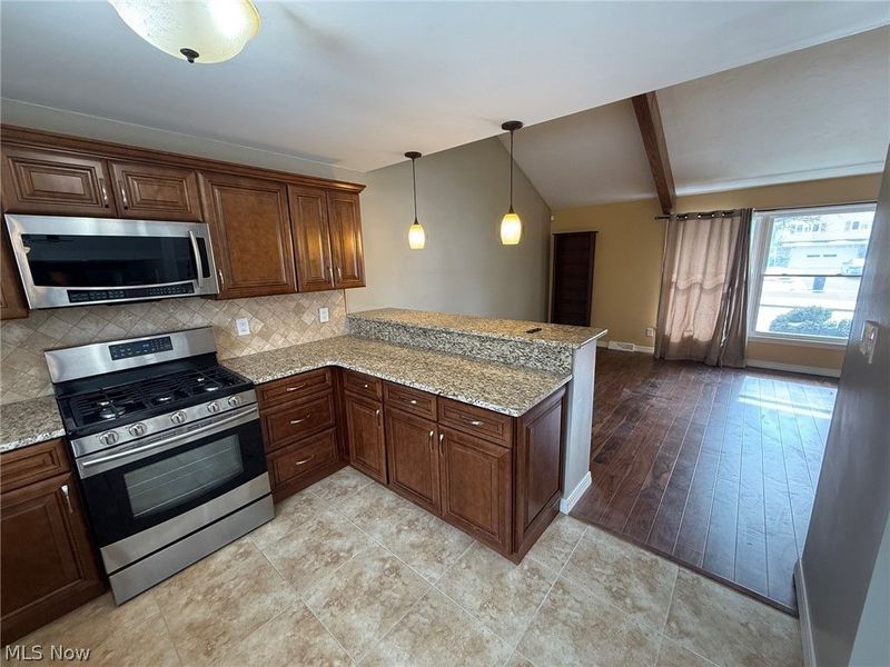 2021 Aldersgate Drive, Lyndhurst, OH 44124 Photo 5