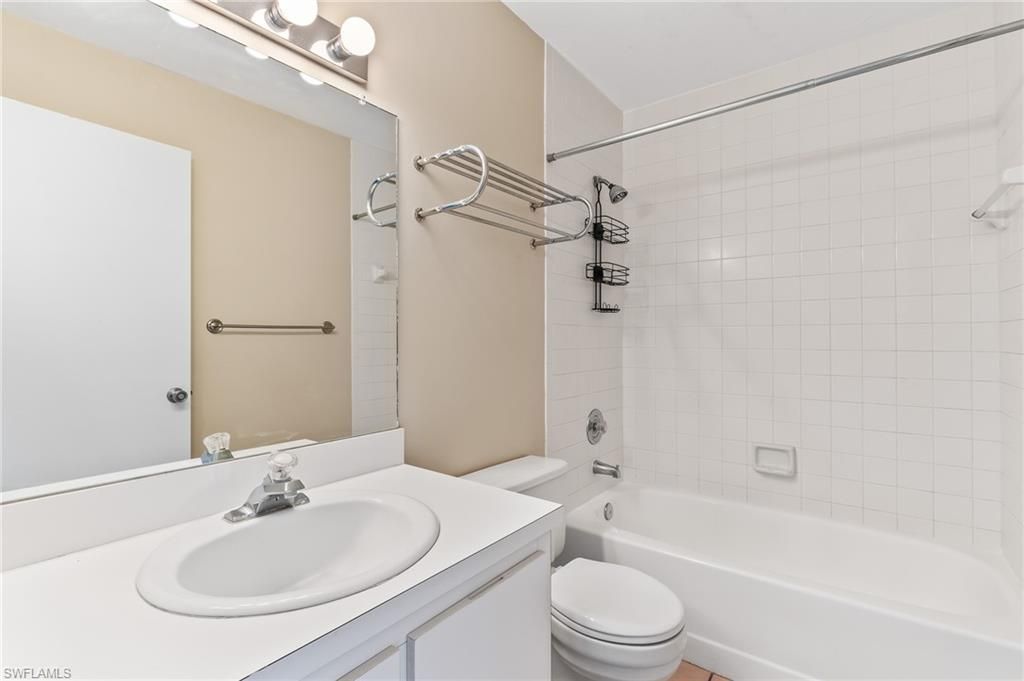 9305 Lake Park Dr, Unit 204, Fort Myers, FL 33919 Photo