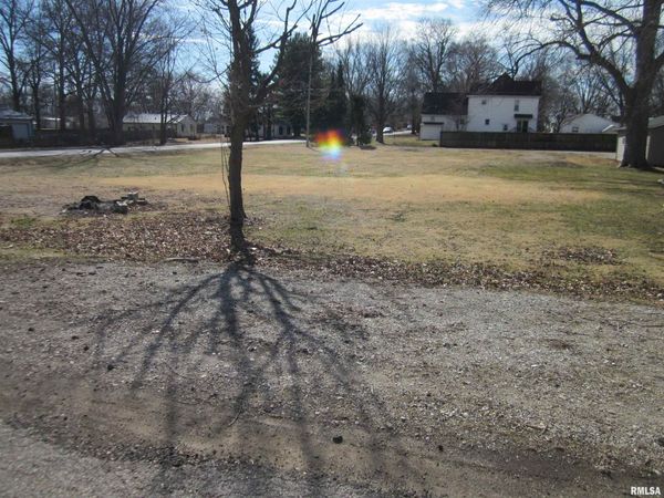 715 E HIGH Street, Mason City, IL 62664