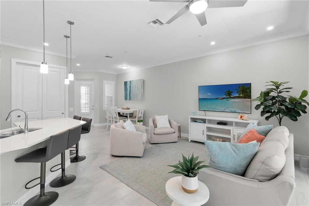 238 Indies Dr E, Unit 202, Naples, FL 34114 Photo