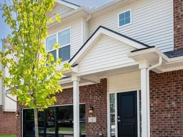 5 Grandview Circle, White Lake Twp, MI 48386