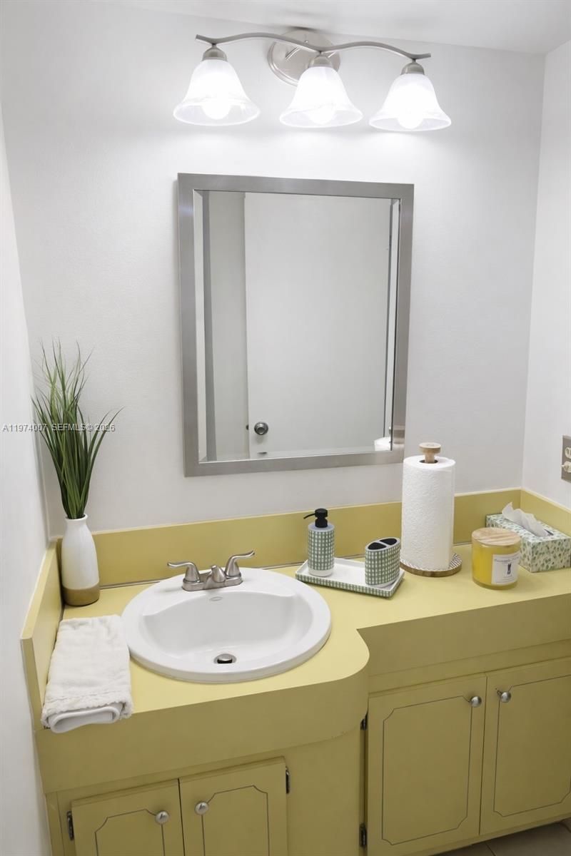 1780 NE 191st St, Unit 210-2, Miami, FL 33179 Photo