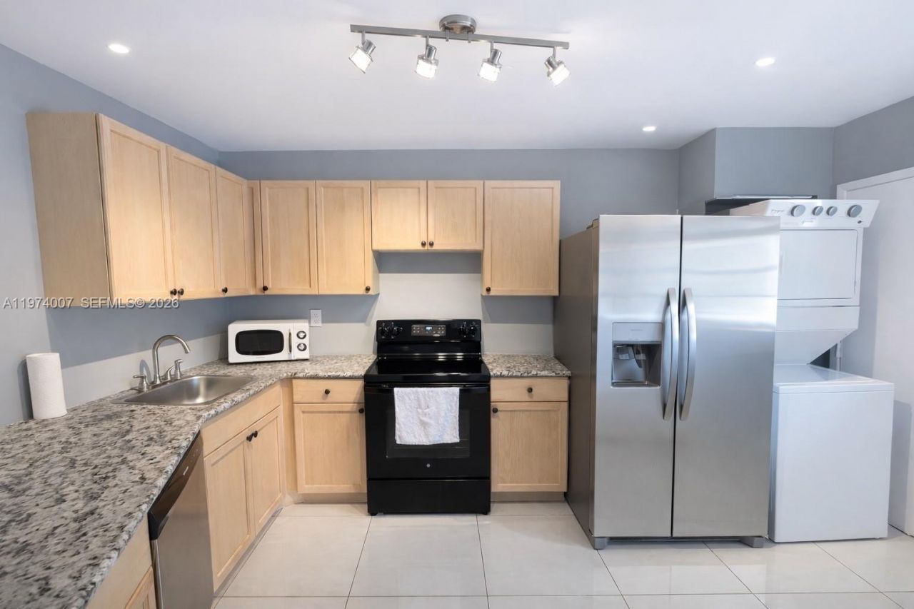 1780 NE 191st St, Unit 210-2, Miami, FL 33179 Photo