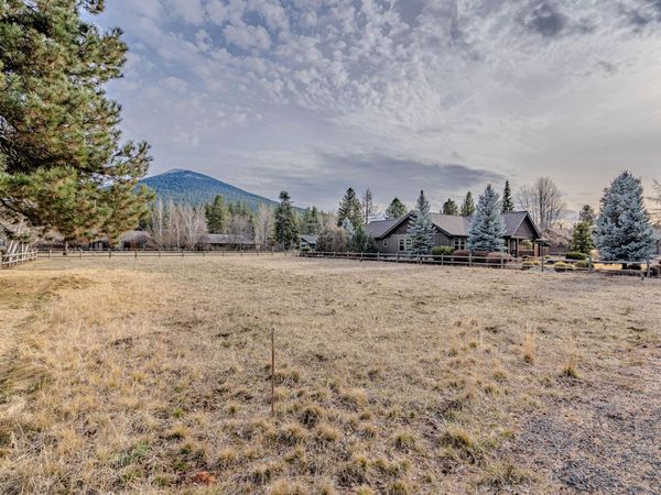 26249 SW Metolius Meadows Drive, Camp Sherman, OR 97730