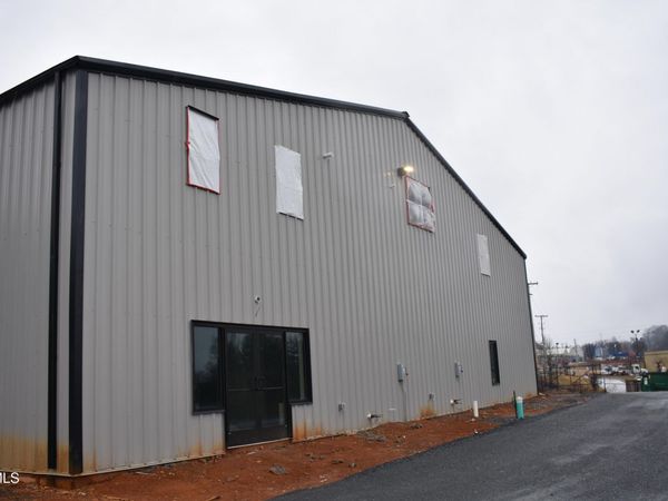 2640 West Stone West Drive, Kingsport, TN 37660