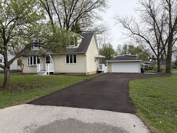 321 Janet Avenue, Darien, IL 60561