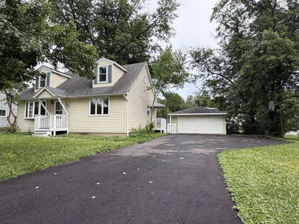 321 Janet Avenue, Darien, IL 60561