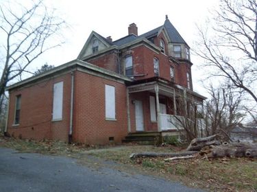 1040 Reseroir St, Waynesboro, VA 22980