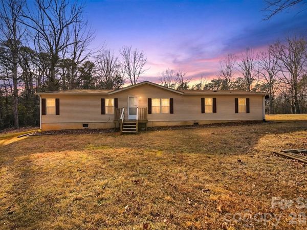 107 10th Street NE, Hildebran, NC 28637