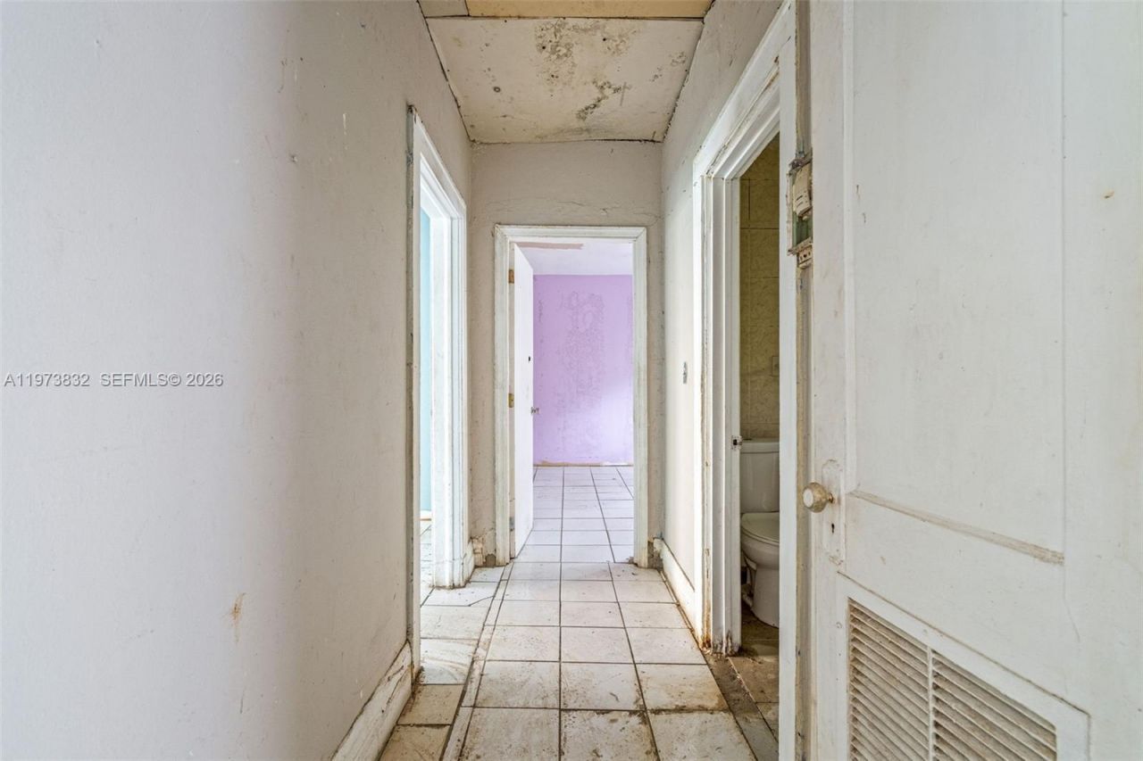 1045 SW 20th Ave , Miami, FL 33135 Photo