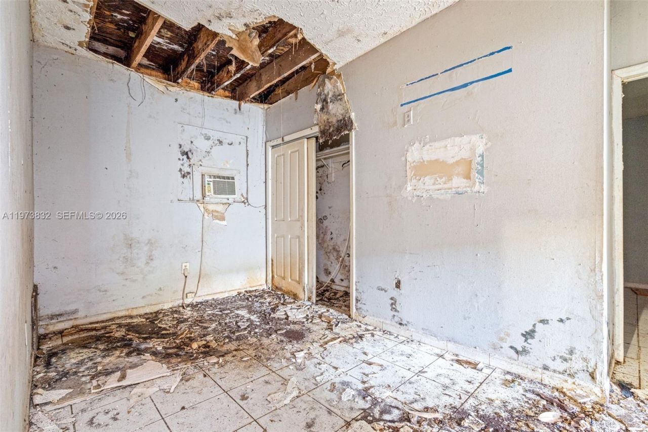 1045 SW 20th Ave , Miami, FL 33135 Photo