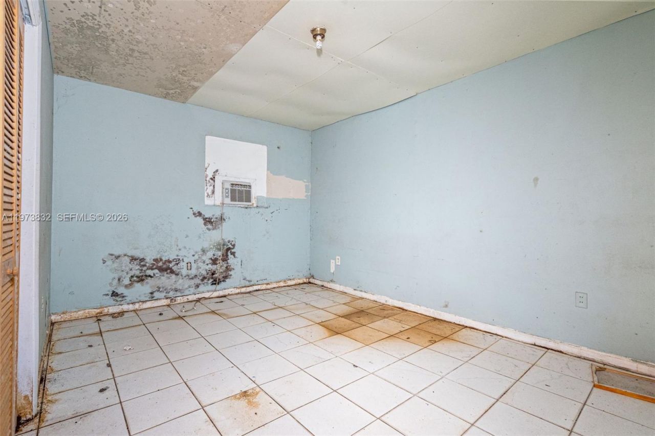 1045 SW 20th Ave , Miami, FL 33135 Photo