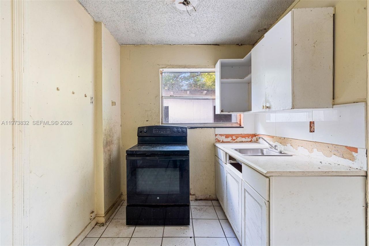 1045 SW 20th Ave , Miami, FL 33135 Photo