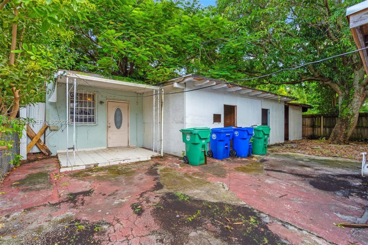 1045 SW 20th Ave , Miami, FL 33135 Photo