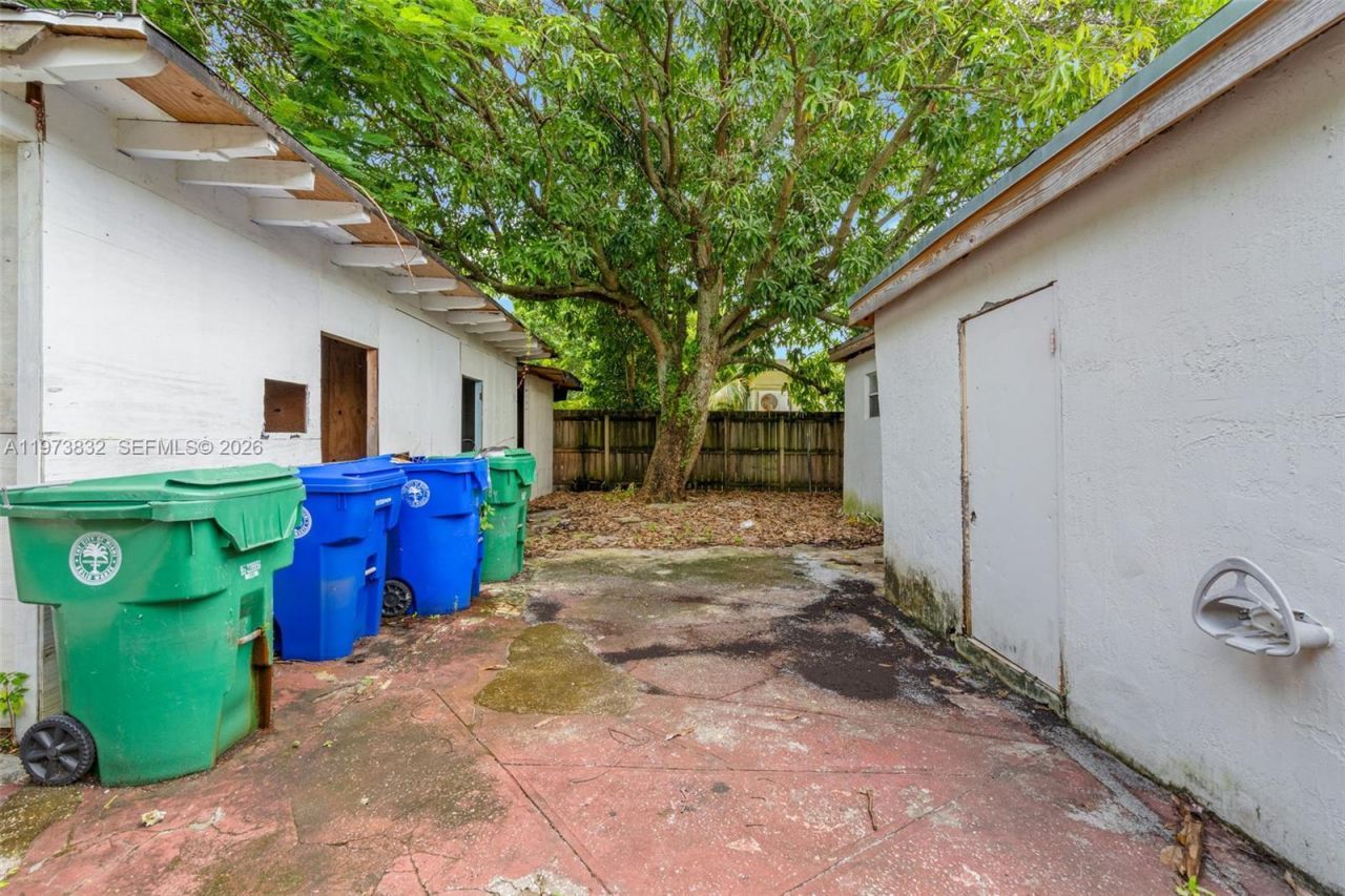 1045 SW 20th Ave , Miami, FL 33135 Photo